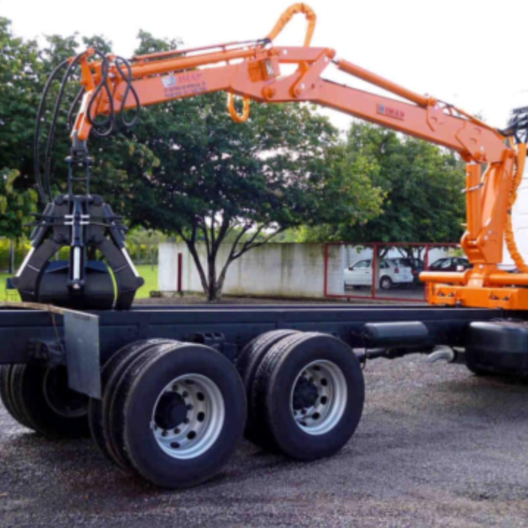 Utilizado em carregamentos diversos com a utilização de GARRA SUCATEIRA, aumenta sua versatilidade, carregando com perfeição materiais diversos.

